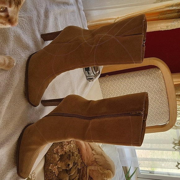 Amanda Smith all leather suede calf boot with zipper. - Picture 1 of 8